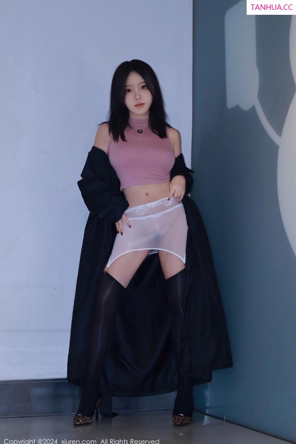   [XiuRen]高清写真图 2024.11.22 No.9489 小薯条nienie 黑丝美腿第21张图片